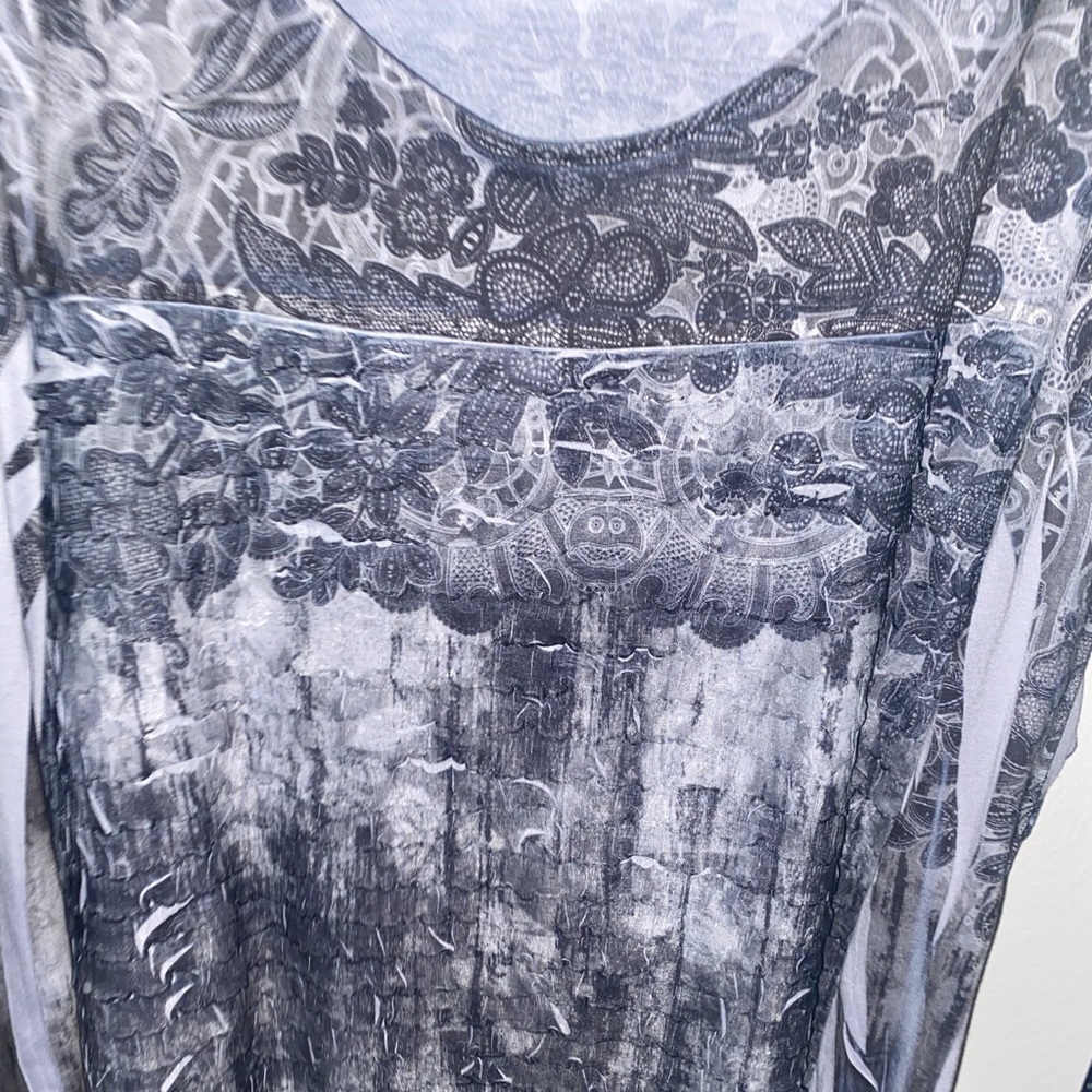 Top - Picture 2 of 3